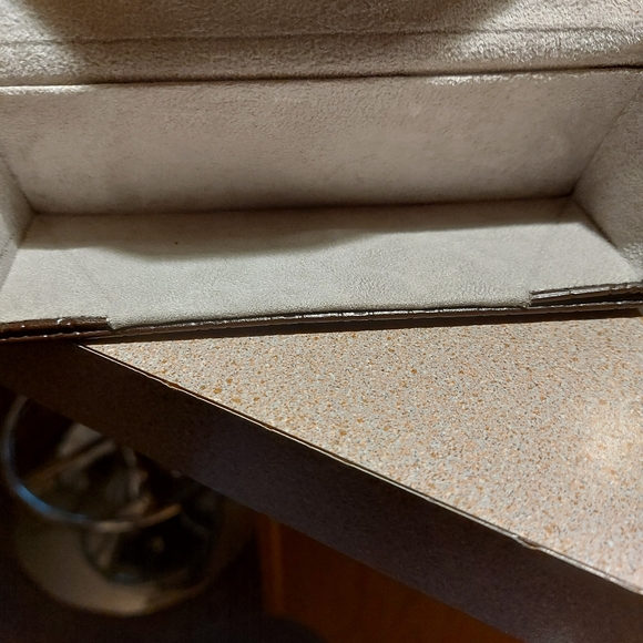 Gucci eyeglasses(readers)case brown w design, triagular, fun - Picture 4 of 8